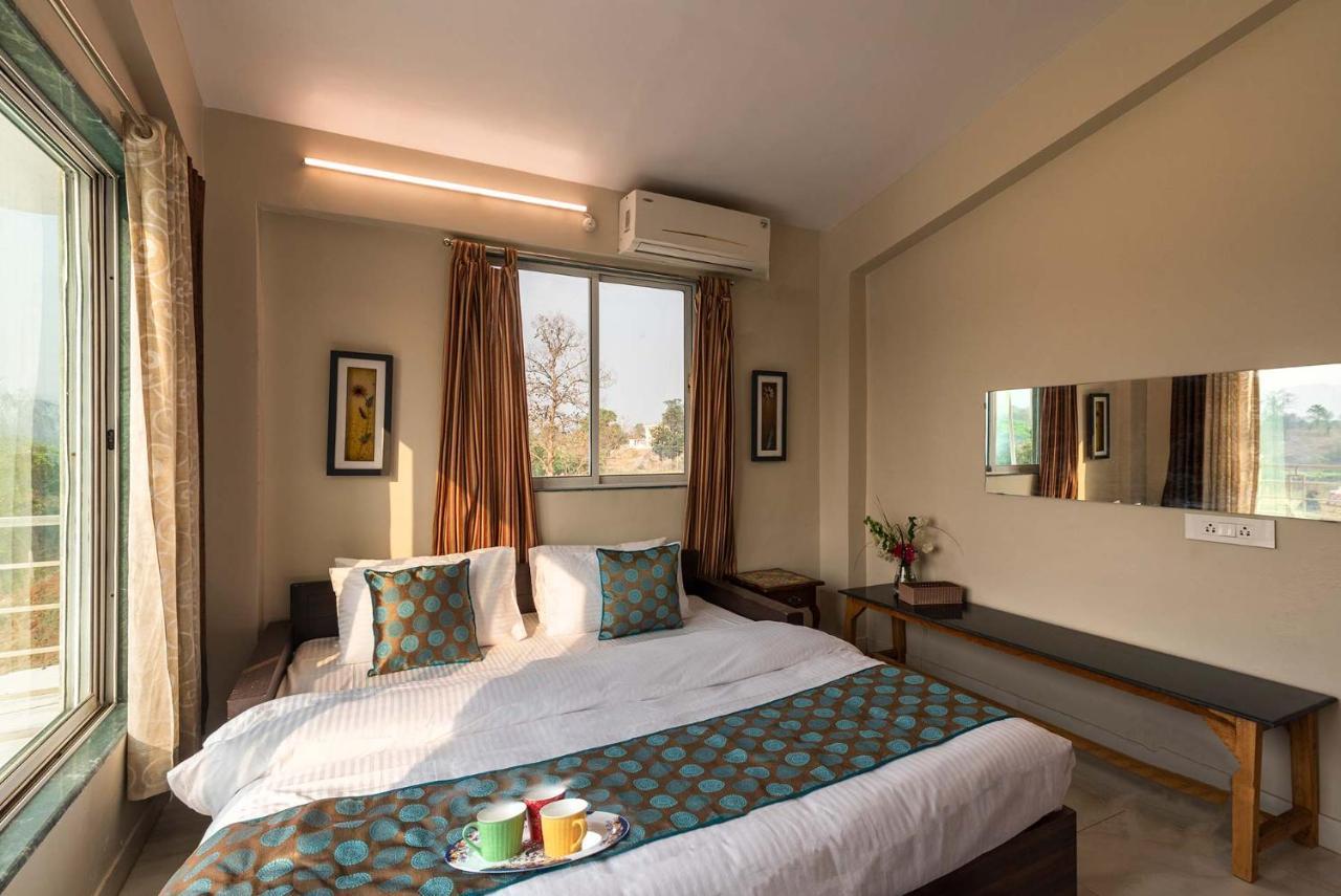 Aqua & Sage By Stayvista - Riverside Villa With Pool & Terrace Karjat Eksteriør billede