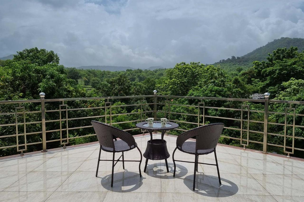 Aqua & Sage By Stayvista - Riverside Villa With Pool & Terrace Karjat Eksteriør billede