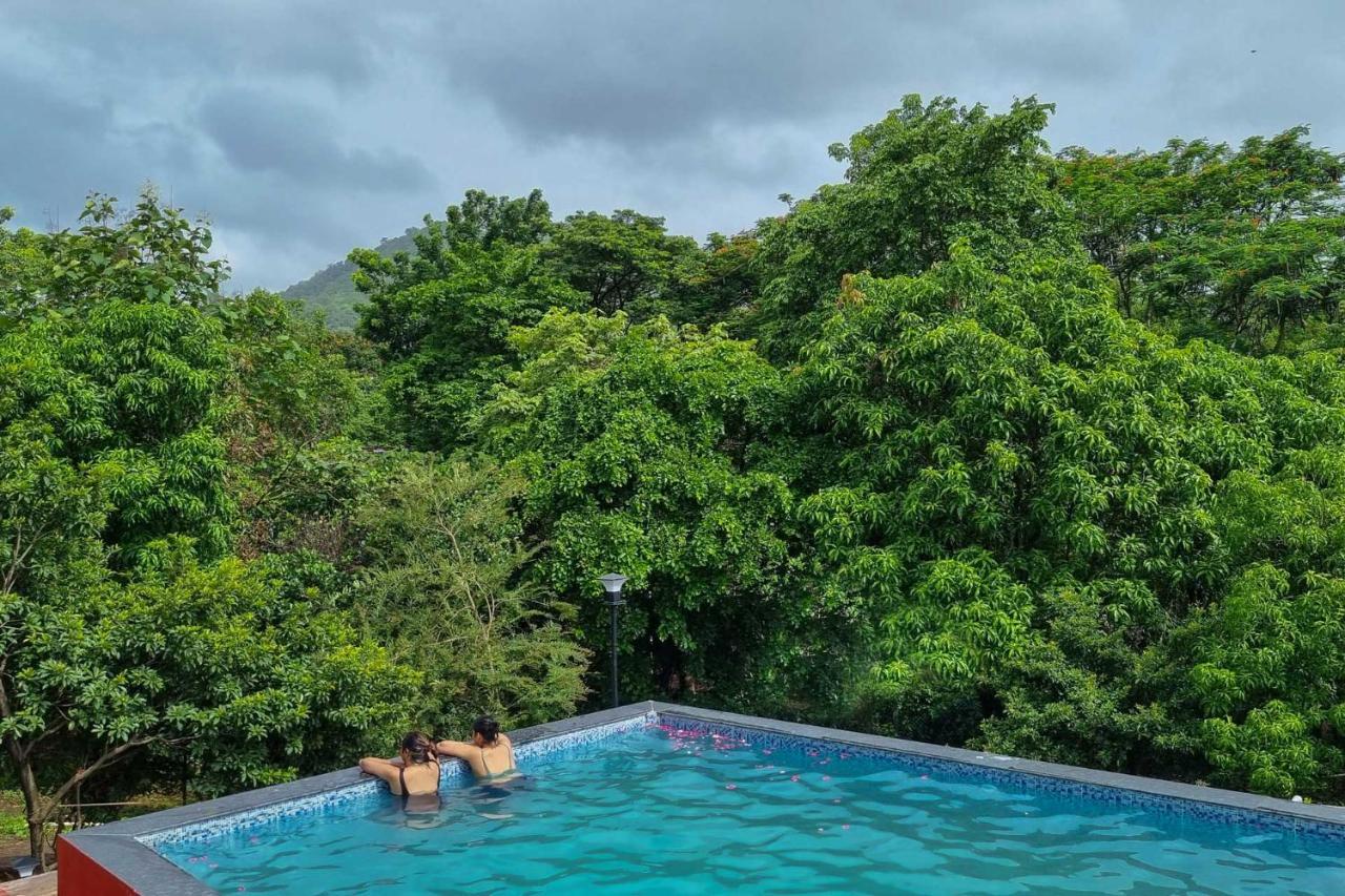Aqua & Sage By Stayvista - Riverside Villa With Pool & Terrace Karjat Eksteriør billede