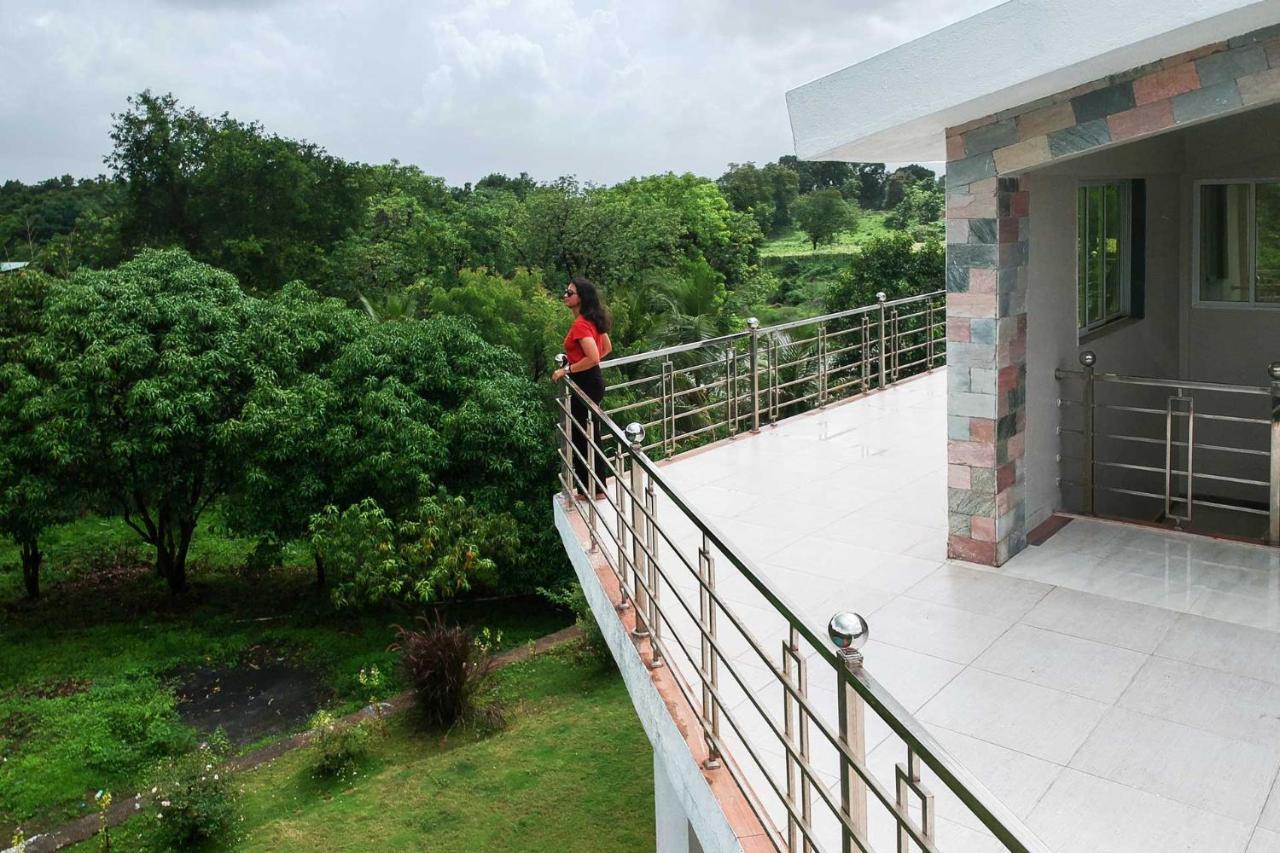 Aqua & Sage By Stayvista - Riverside Villa With Pool & Terrace Karjat Eksteriør billede