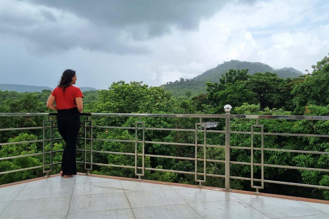 Aqua & Sage By Stayvista - Riverside Villa With Pool & Terrace Karjat Eksteriør billede